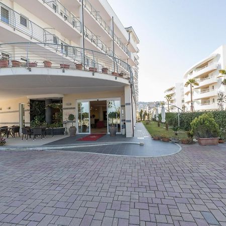 Hotel La Ninfea Montesilvano Marina Esterno foto