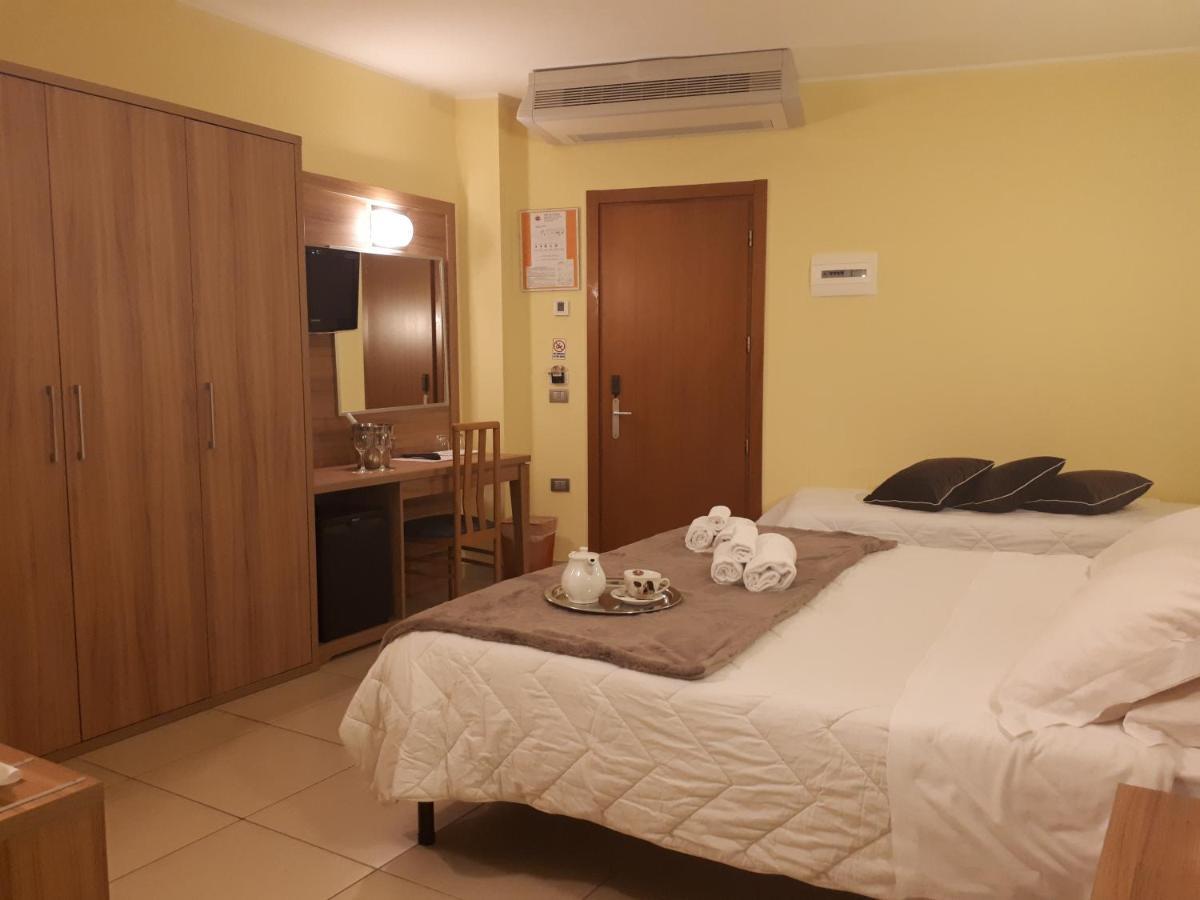 Hotel La Ninfea Montesilvano Marina Esterno foto