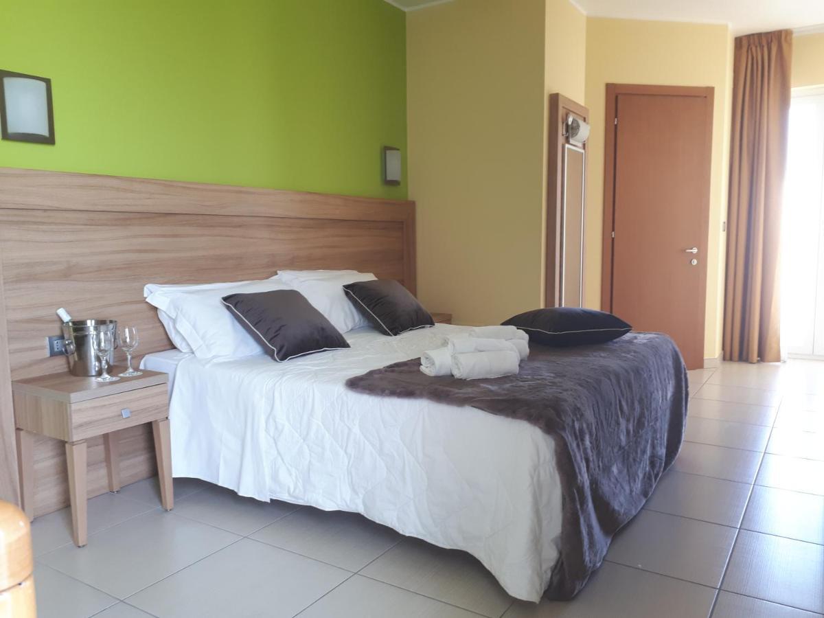 Hotel La Ninfea Montesilvano Marina Esterno foto