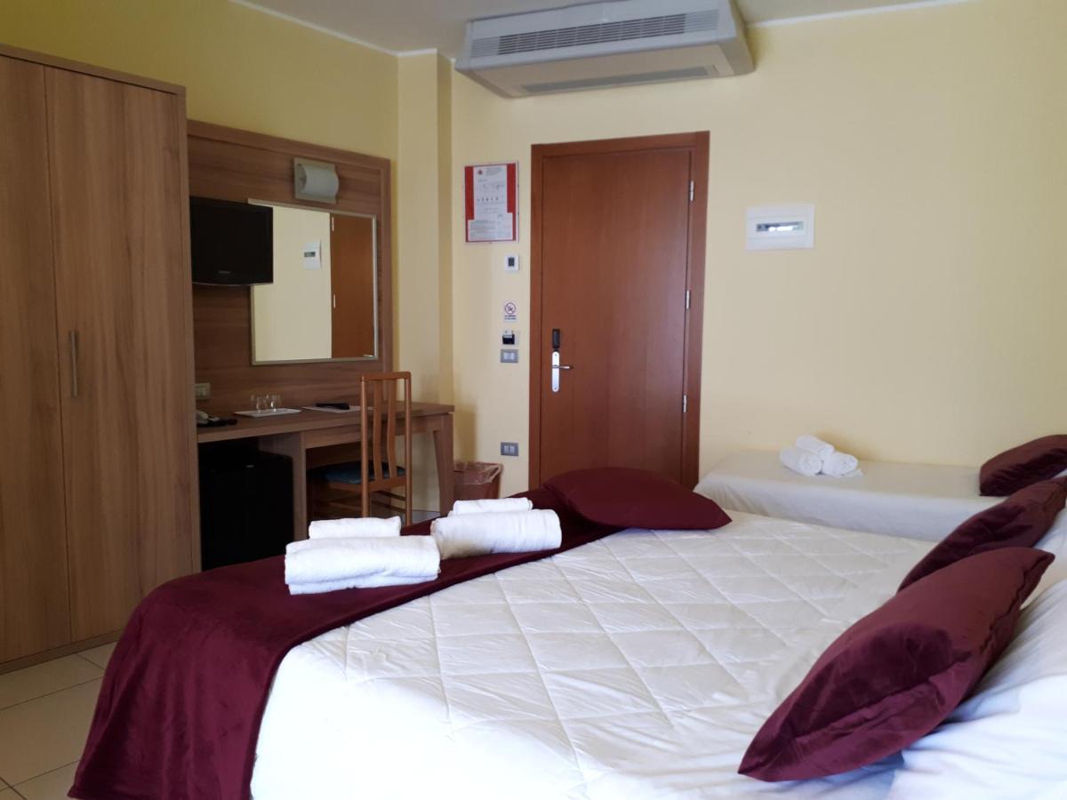 Hotel La Ninfea Montesilvano Marina Esterno foto