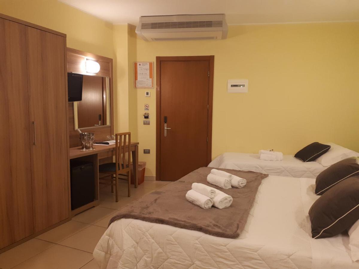 Hotel La Ninfea Montesilvano Marina Esterno foto