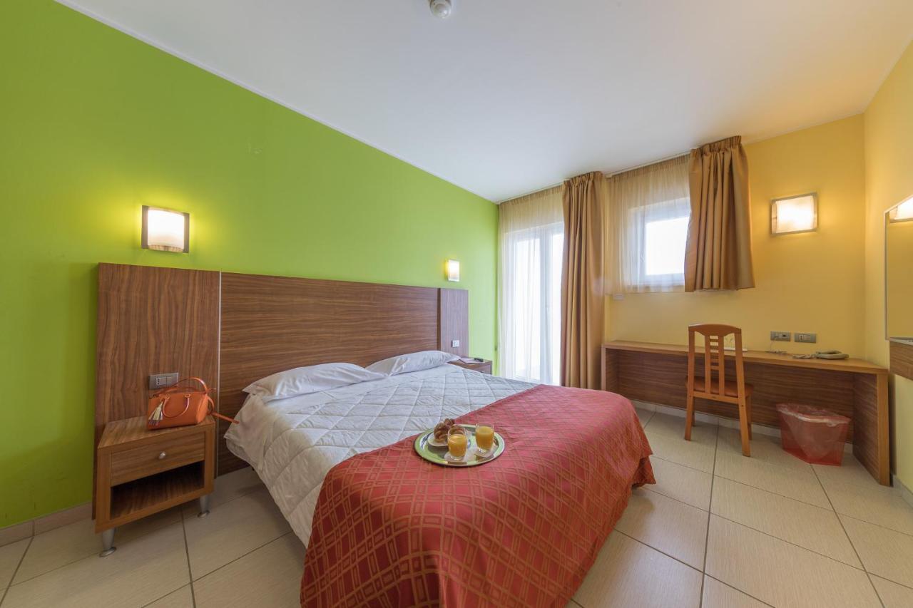 Hotel La Ninfea Montesilvano Marina Esterno foto