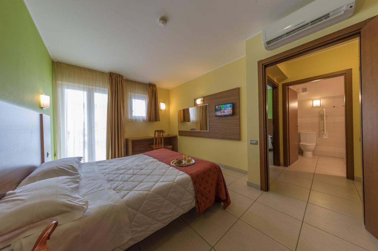 Hotel La Ninfea Montesilvano Marina Esterno foto