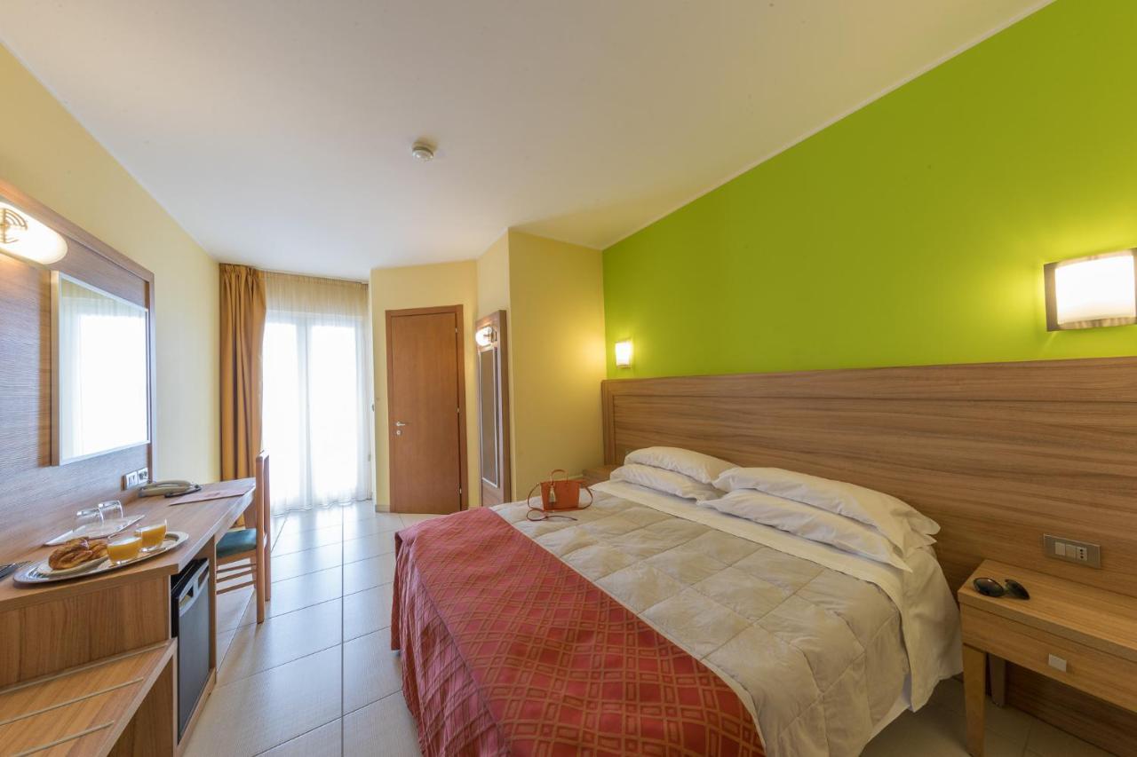 Hotel La Ninfea Montesilvano Marina Esterno foto