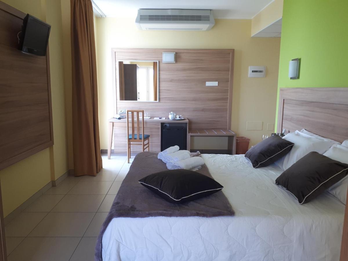 Hotel La Ninfea Montesilvano Marina Esterno foto